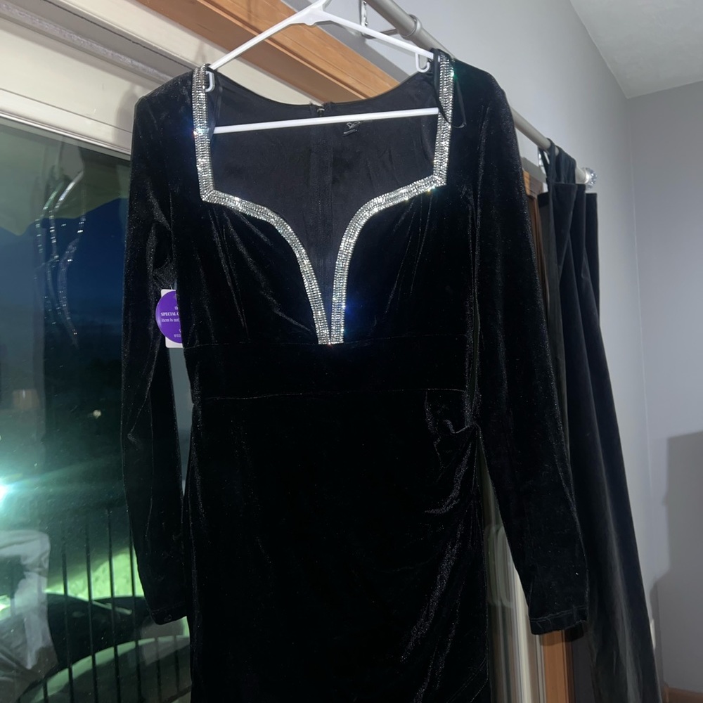 Windsor going out black mini dress